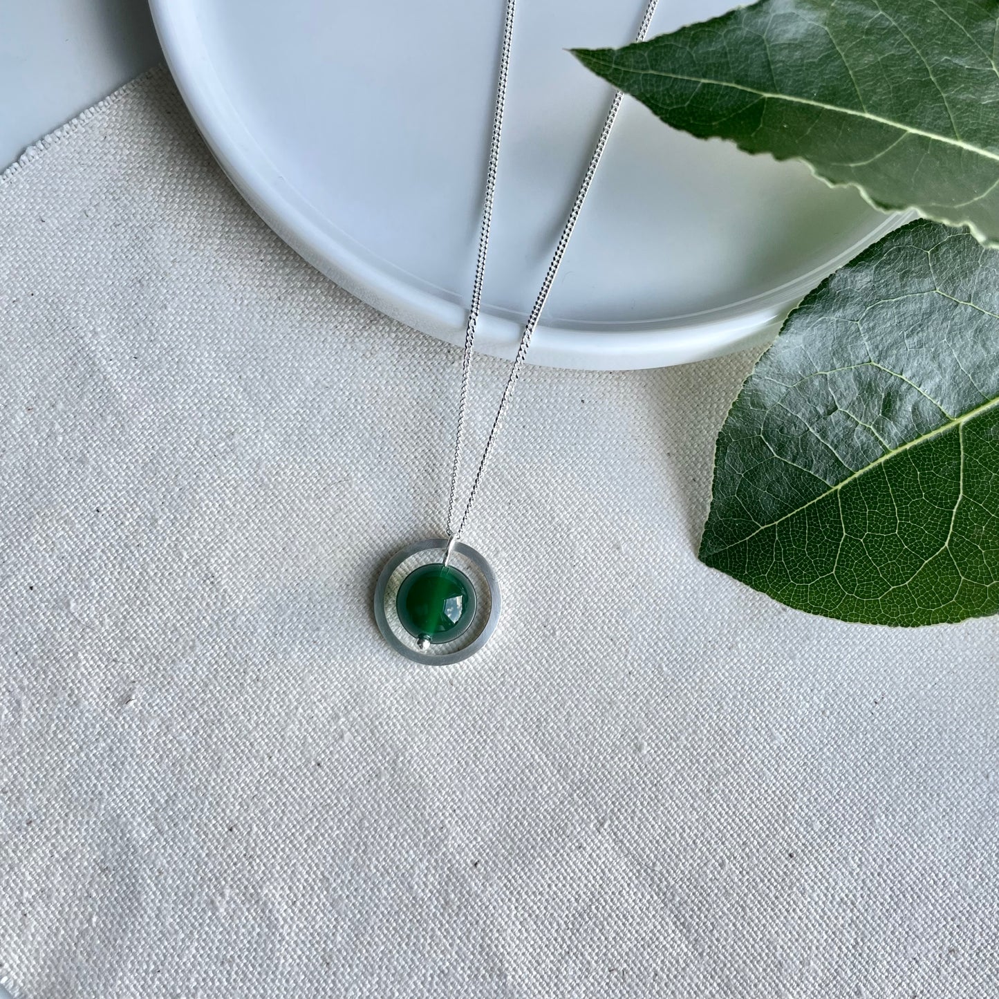 SILVER CIRCLE GREEN AGATE NECKLACE