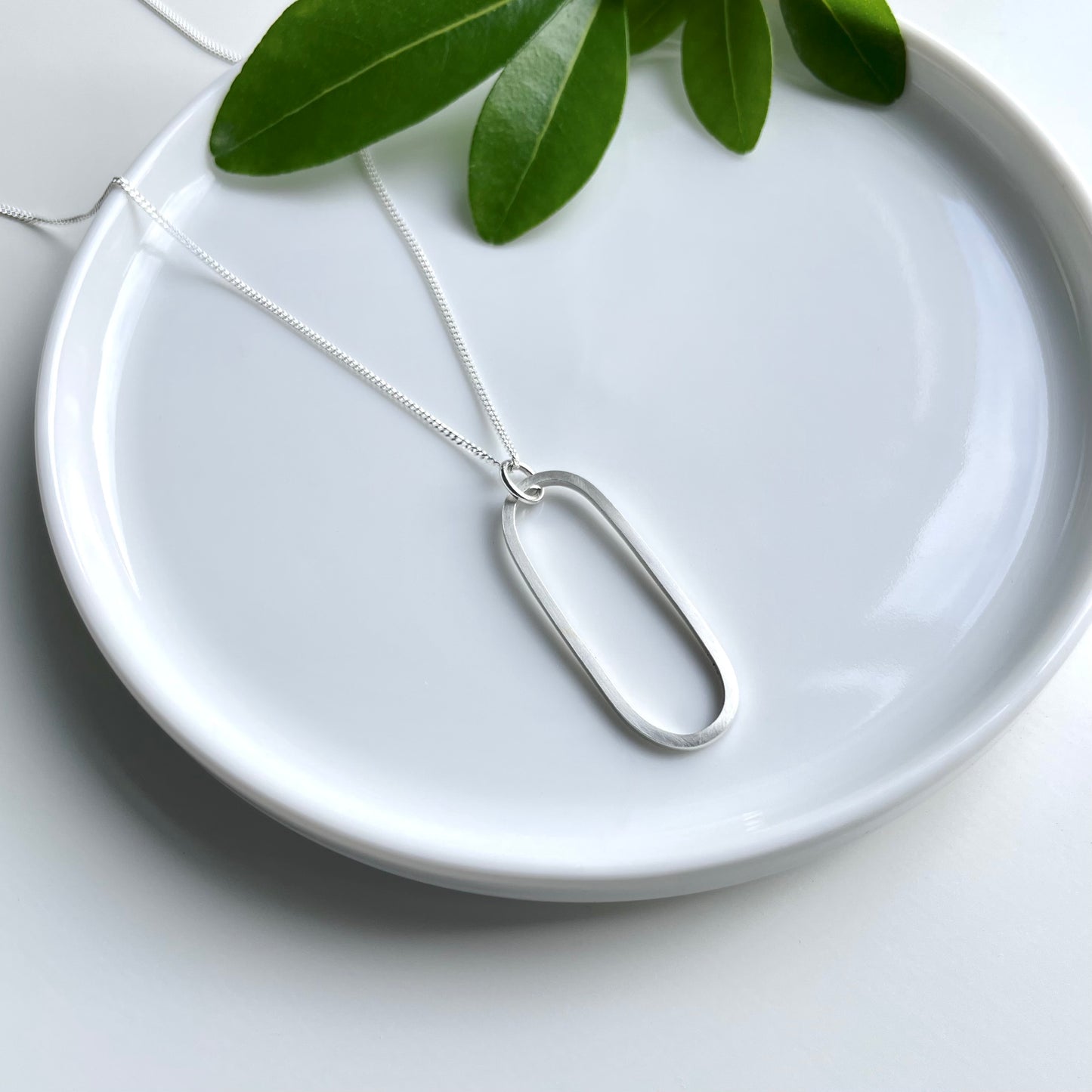 OVAL PENDANT NECKLACE - Genevieve Broughton
