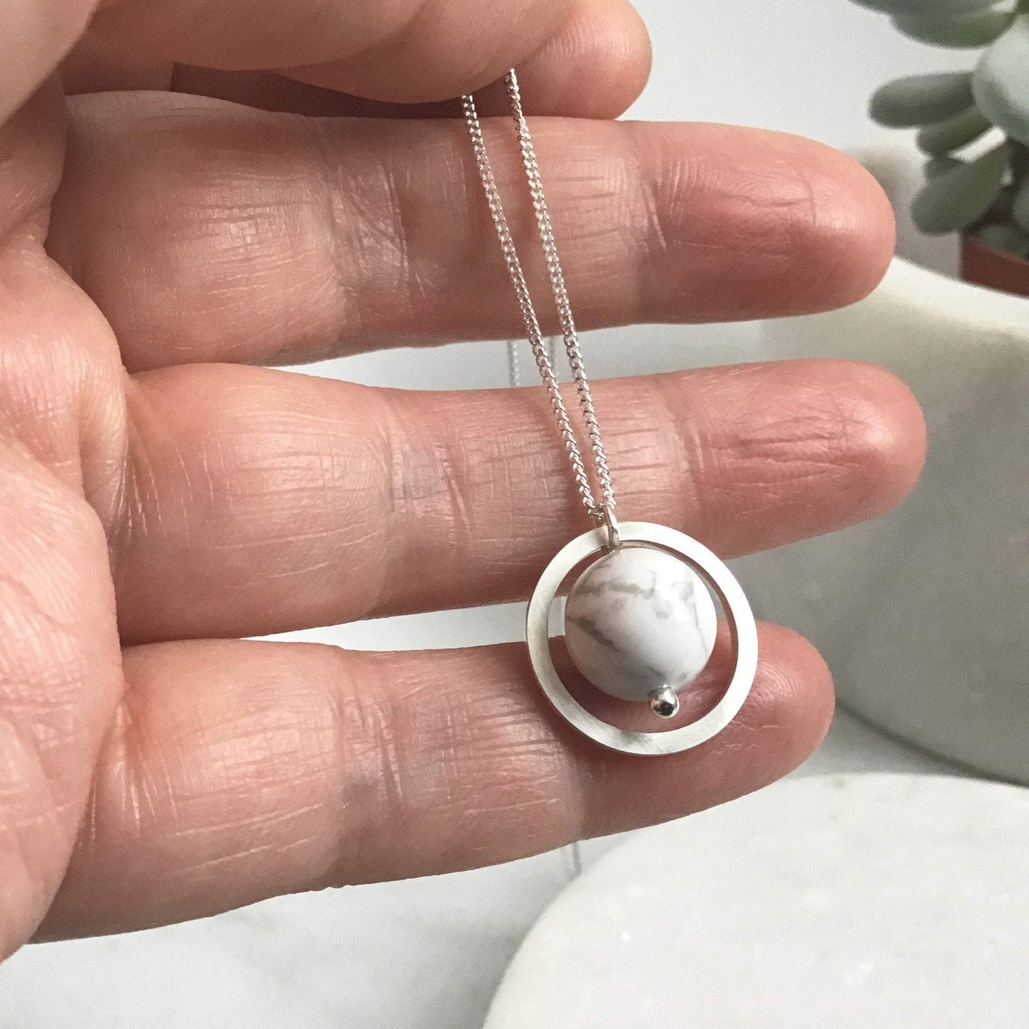 SILVER CIRCLE HOWLITE NECKLACE - Genevieve Broughton