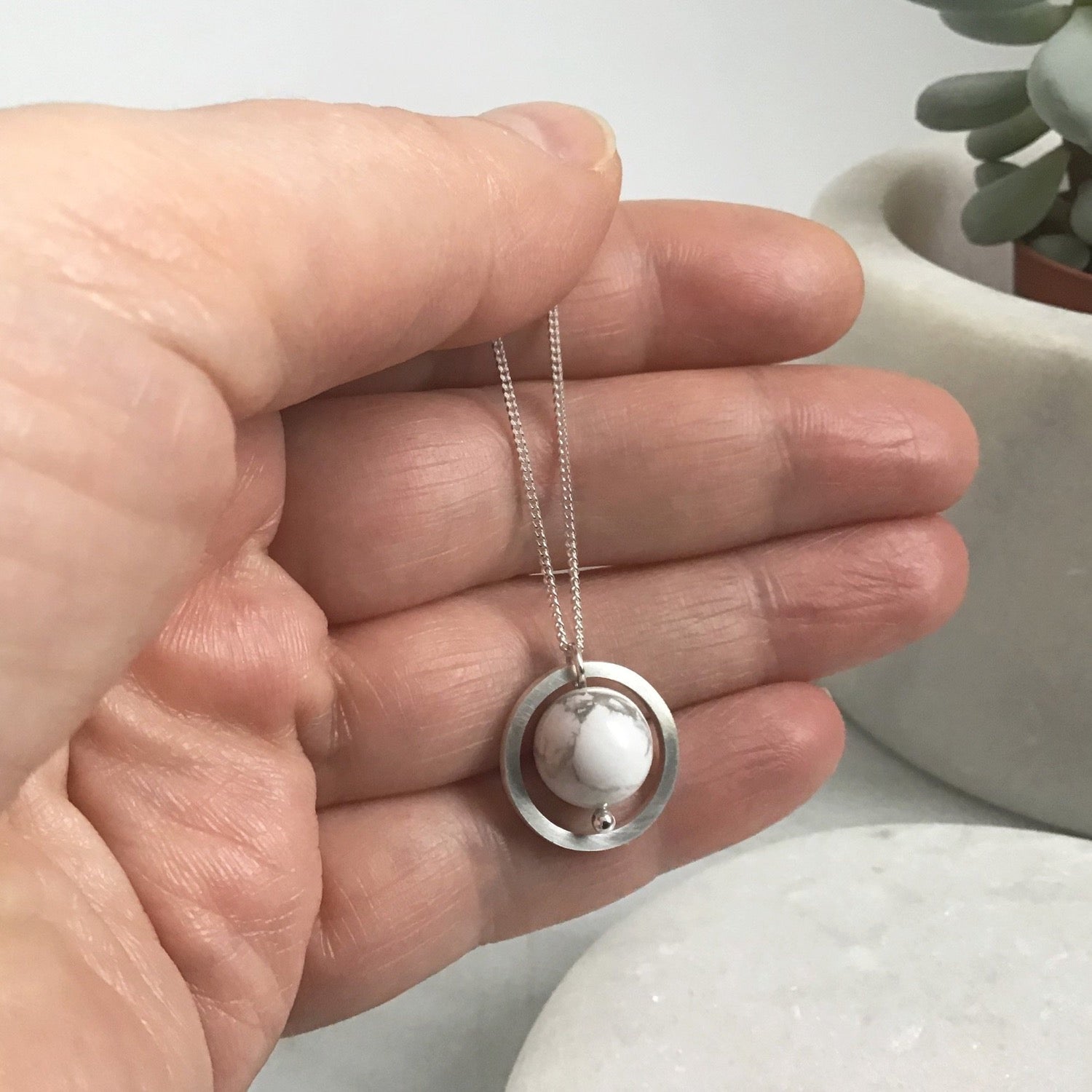 SILVER CIRCLE HOWLITE NECKLACE - Genevieve Broughton
