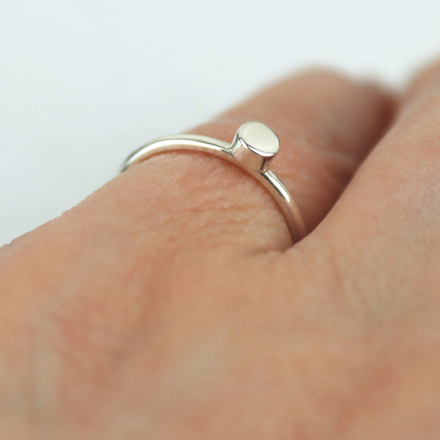 SILVER DOT STACKING RING - Genevieve Broughton