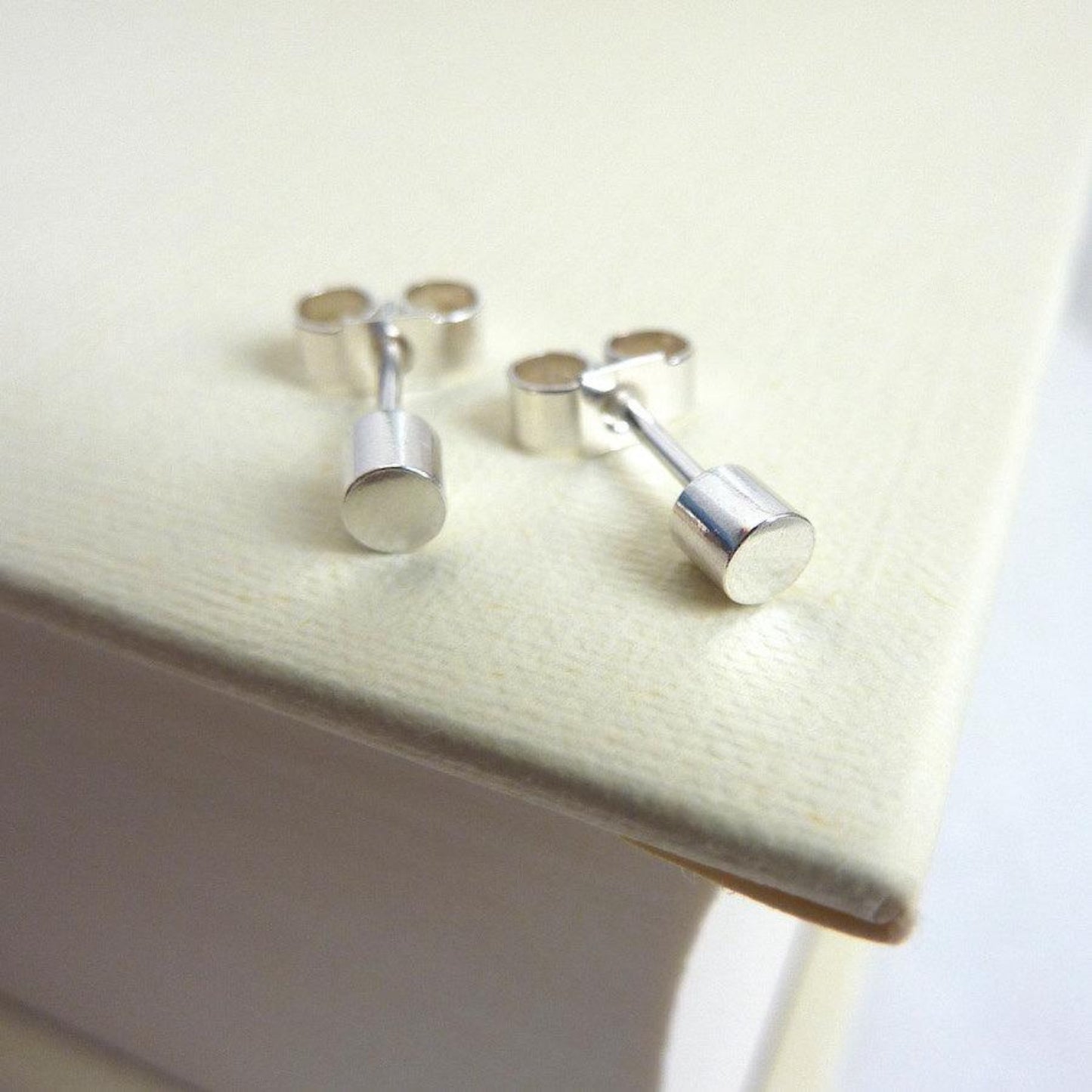 TINY SILVER DOT STUD EARRINGS - Genevieve Broughton