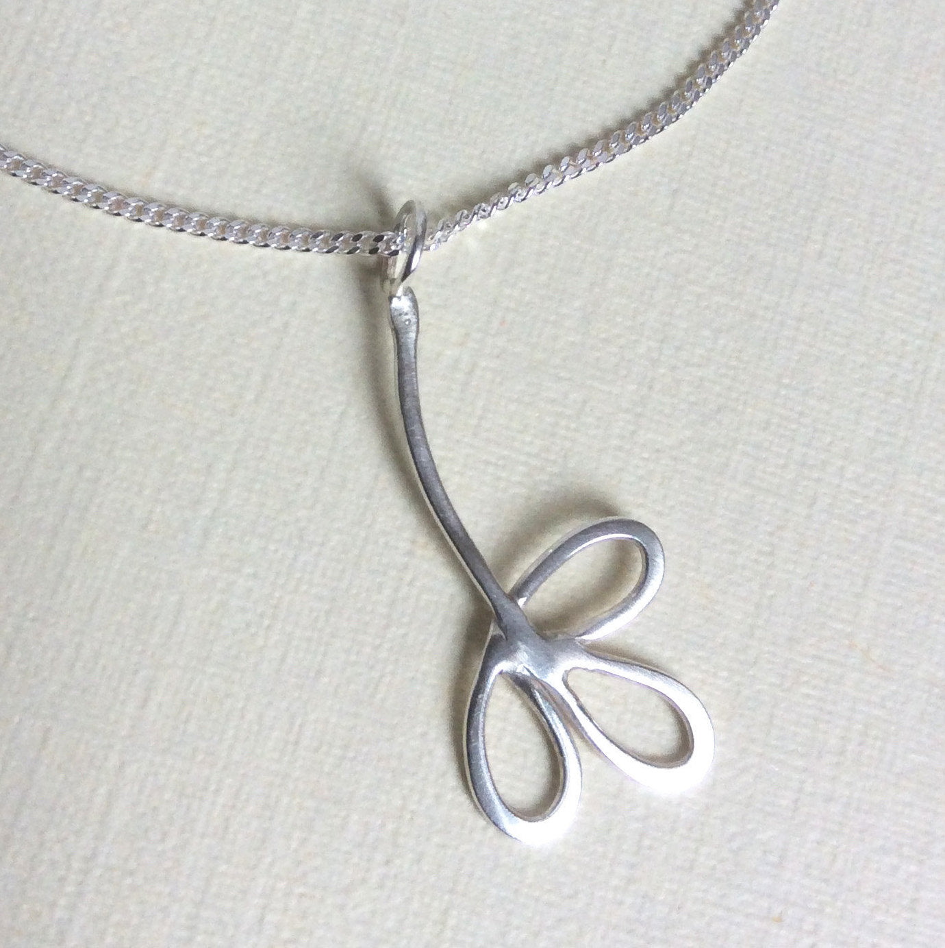 SILVER TREFOIL NECKLACE - Genevieve Broughton