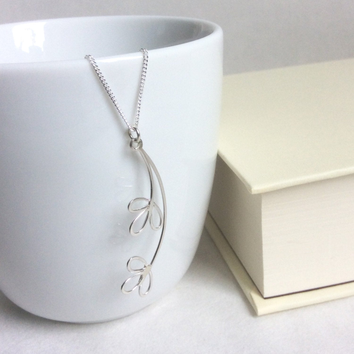 SILVER DOUBLE TREFOIL FLOWER NECKLACE - Genevieve Broughton