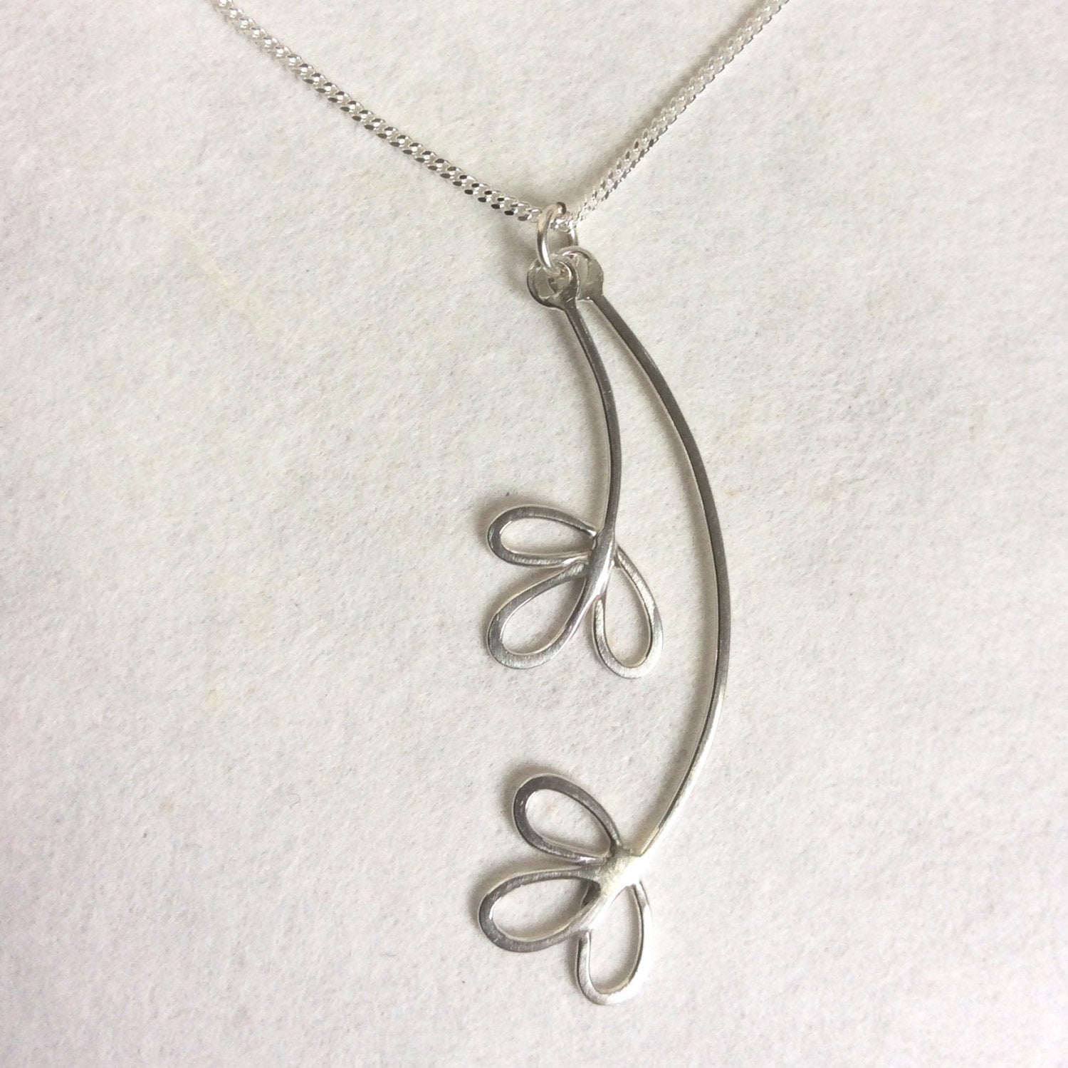 SILVER DOUBLE TREFOIL FLOWER NECKLACE - Genevieve Broughton