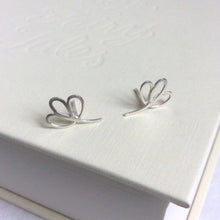 Load image into Gallery viewer, SILVER TREFOIL STUD EARRINGS - Genevieve Broughton
