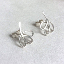 Load image into Gallery viewer, SILVER TREFOIL STUD EARRINGS - Genevieve Broughton
