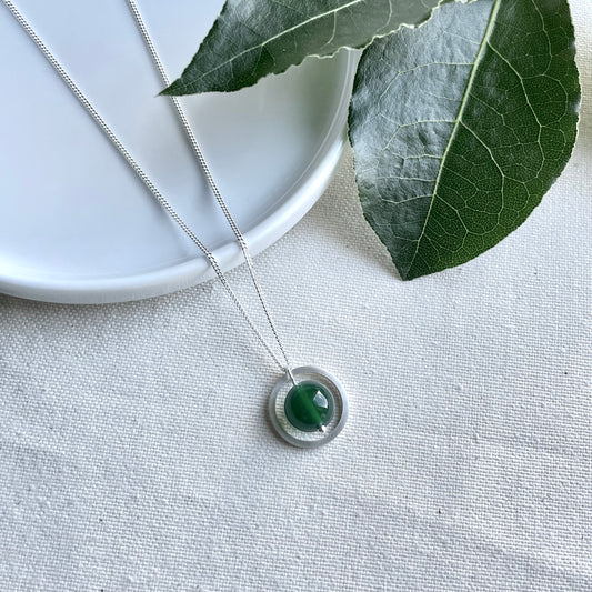 SILVER CIRCLE GREEN AGATE NECKLACE