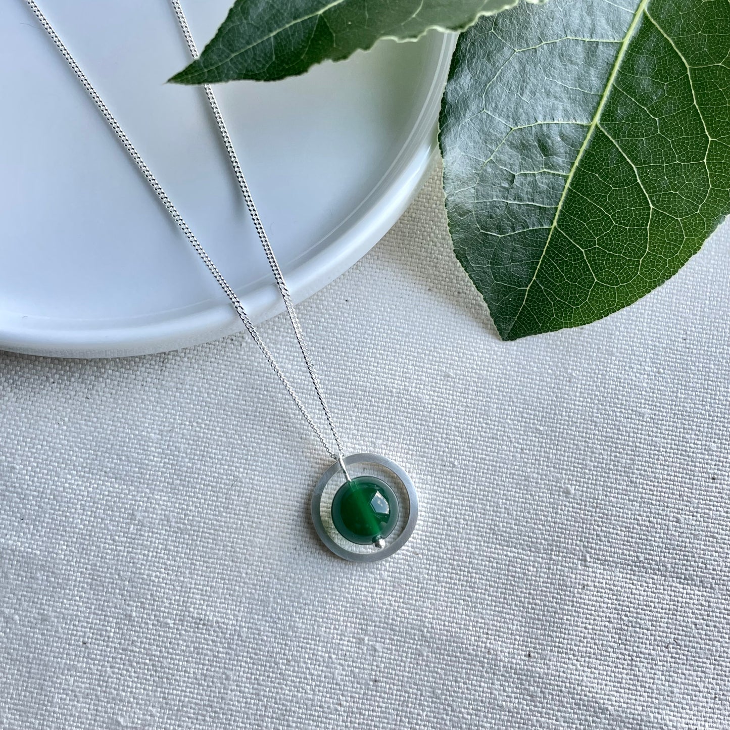 SILVER CIRCLE GREEN AGATE NECKLACE
