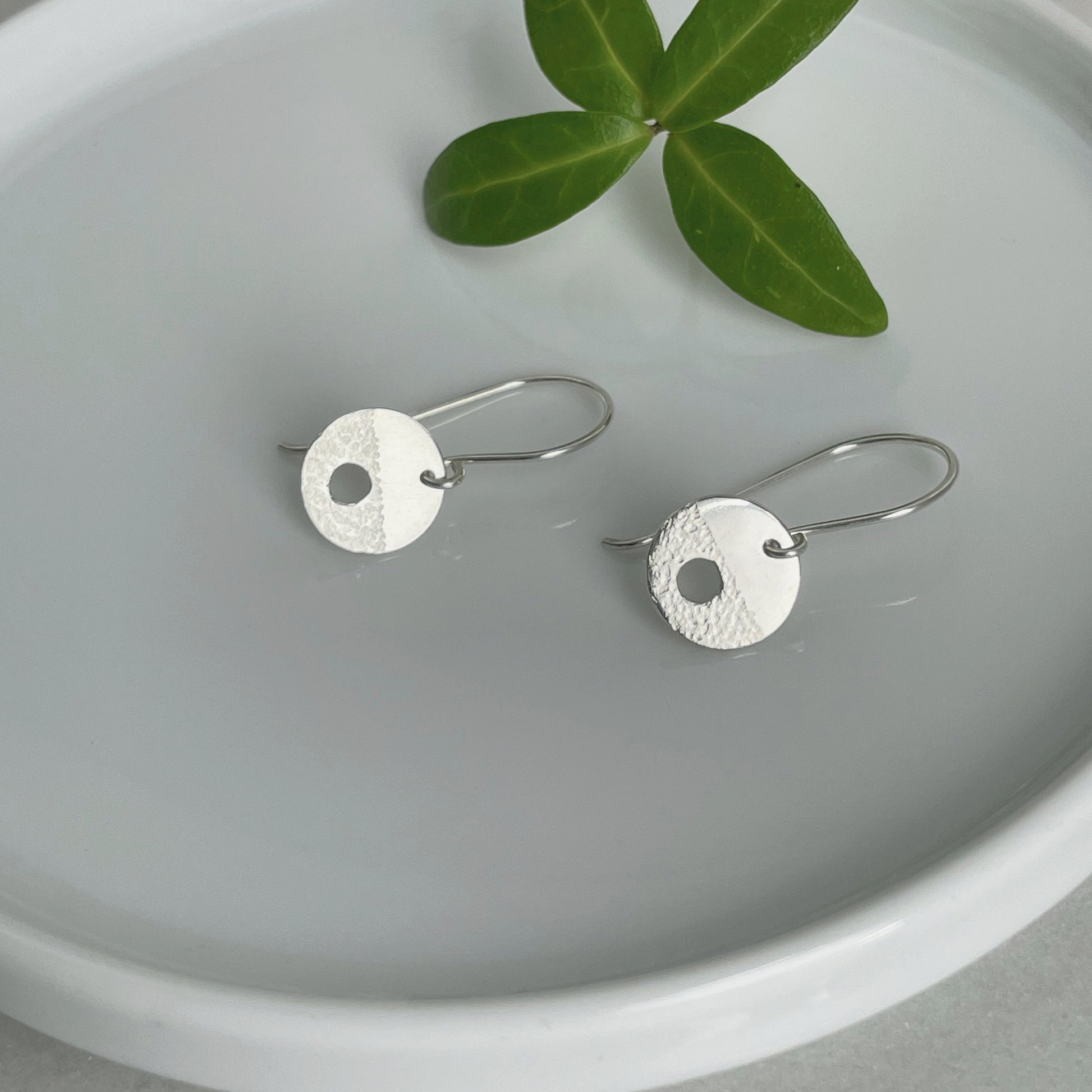 MODERNIST CIRCLE DROP EARRINGS - Genevieve Broughton