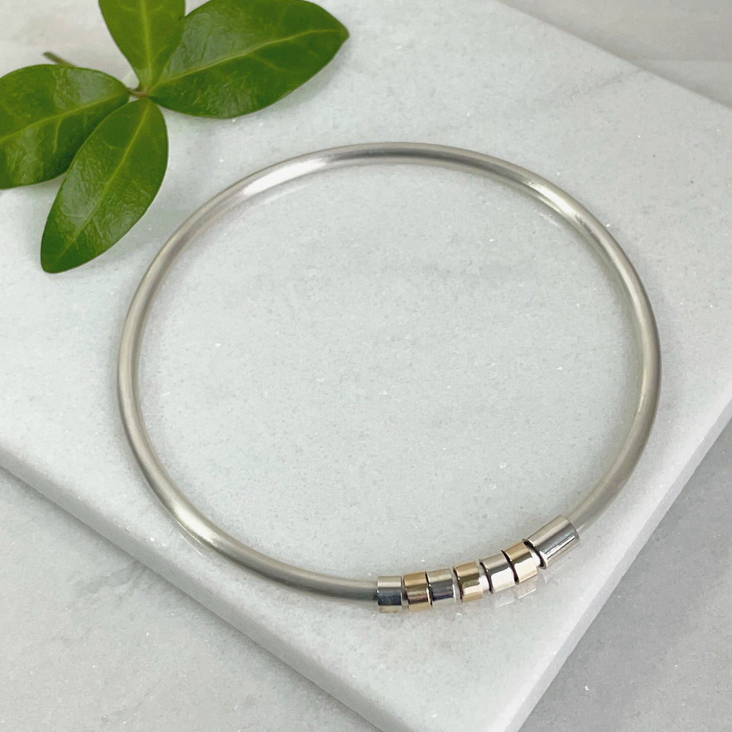 SILVER MOVING PIECES BANGLE WITH GOLD - Genevieve Broughton