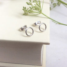 Load image into Gallery viewer, SILVER OPEN CIRCLE STUD EARRINGS - Genevieve Broughton
