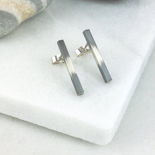 SILVER AND BLACK LONG BAR STUD EARRINGS - Genevieve Broughton