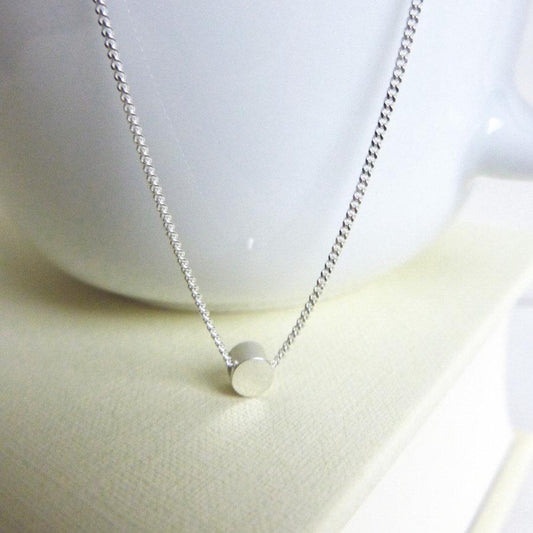 SILVER TINY CIRCLE NECKLACE - Genevieve Broughton