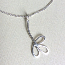 Load image into Gallery viewer, SILVER TREFOIL NECKLACE - Genevieve Broughton
