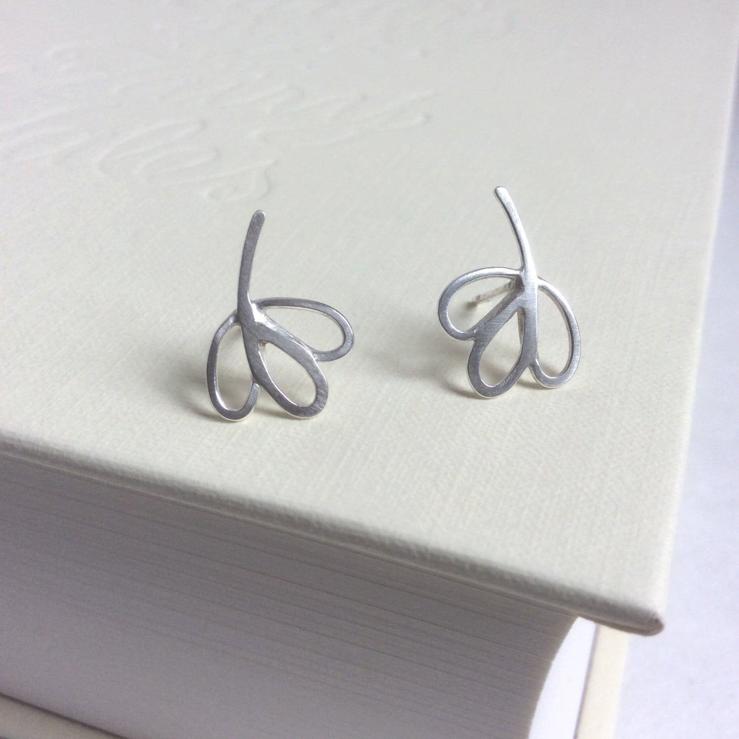 SILVER TREFOIL STUD EARRINGS - Genevieve Broughton