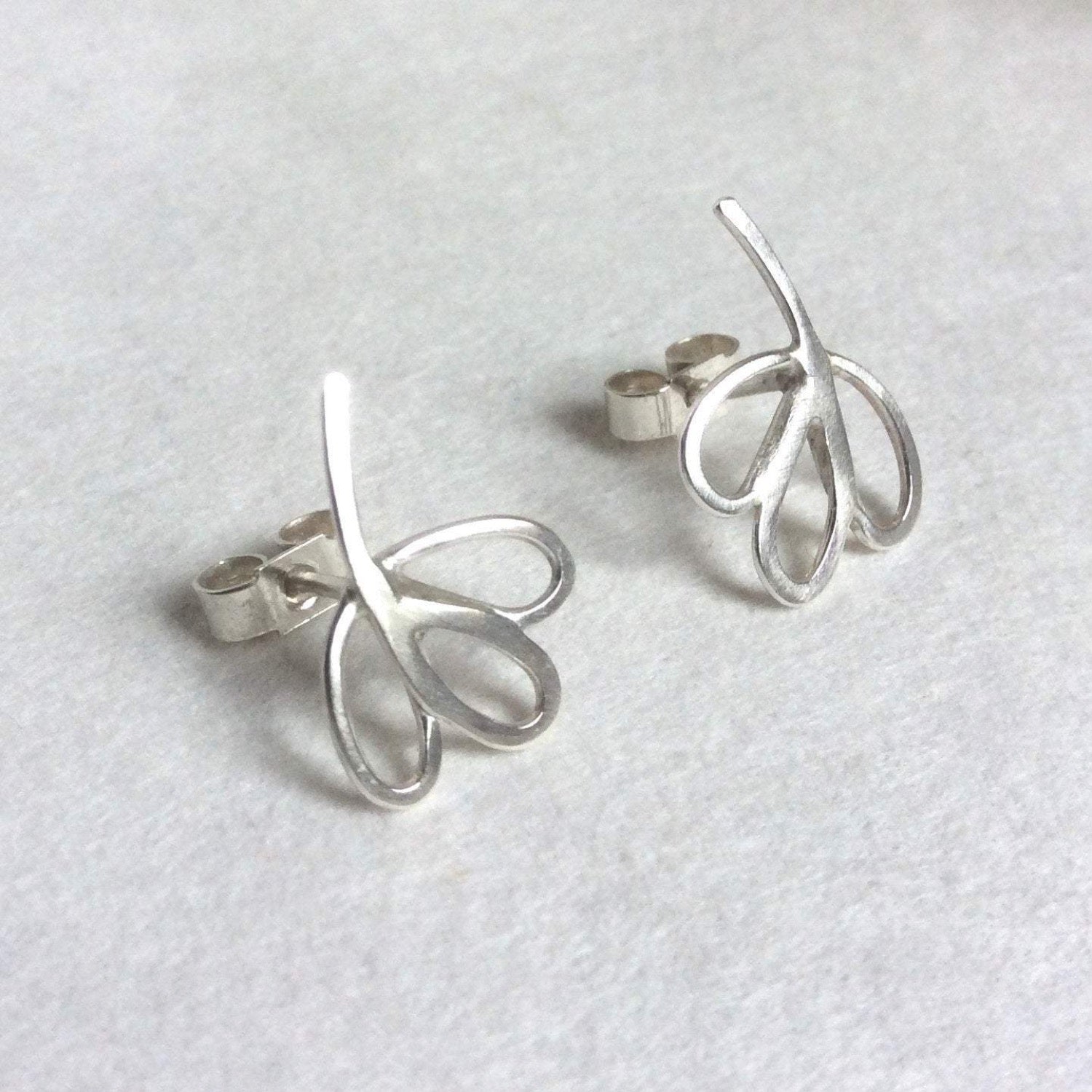 SILVER TREFOIL STUD EARRINGS - Genevieve Broughton